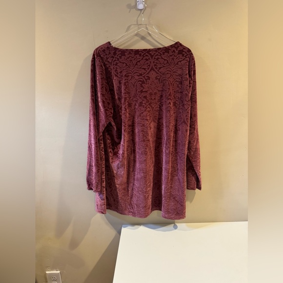 Isaac Mizrahi Embossed Velvet Damask Tunic Top Wine size 1X - Picture 3 of 8